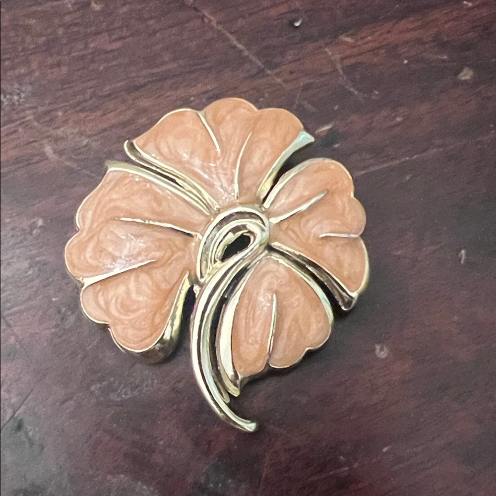 Vintage Peach Flower Enamel Brooch Pin Gold Tone Retro Floral Accessory